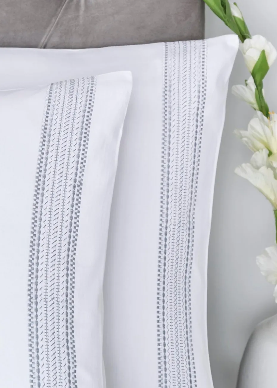 Appletree Boutique Embroidered Band White Duvet Cover Set