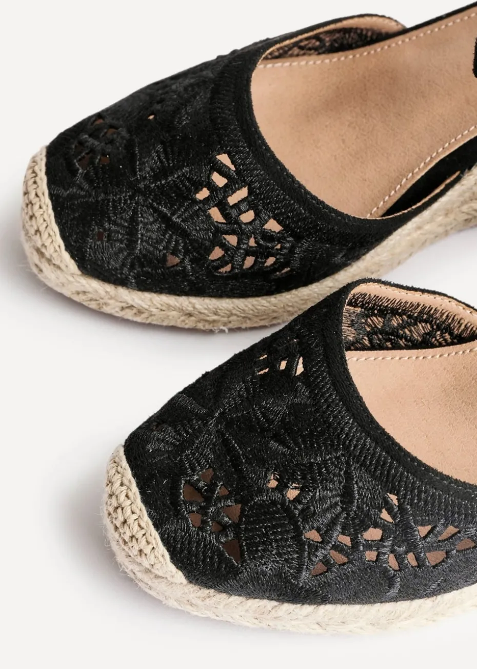 Linzi Kayla Black Closed Toe Wedge
