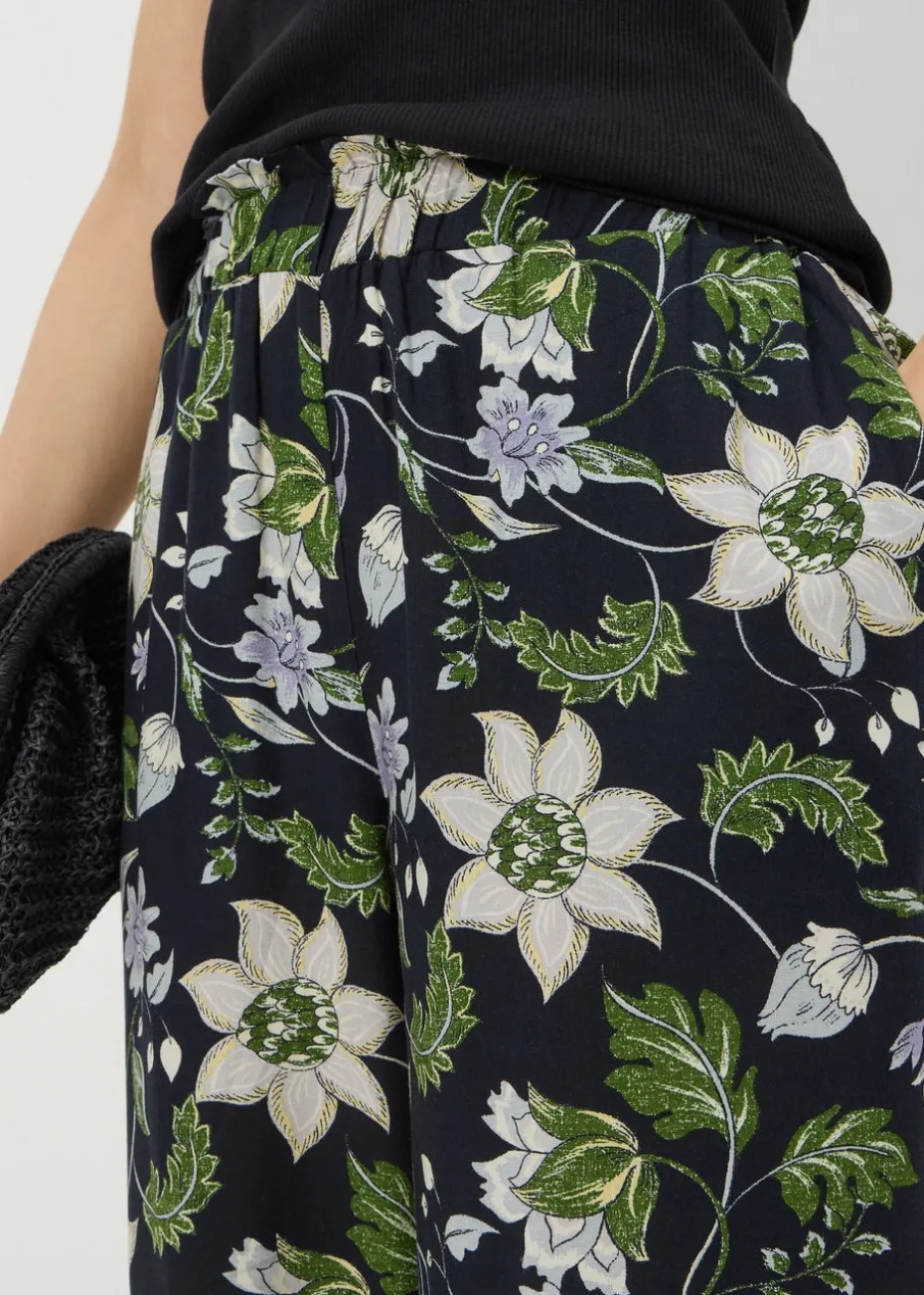 Navy Floral Cropped Trousers