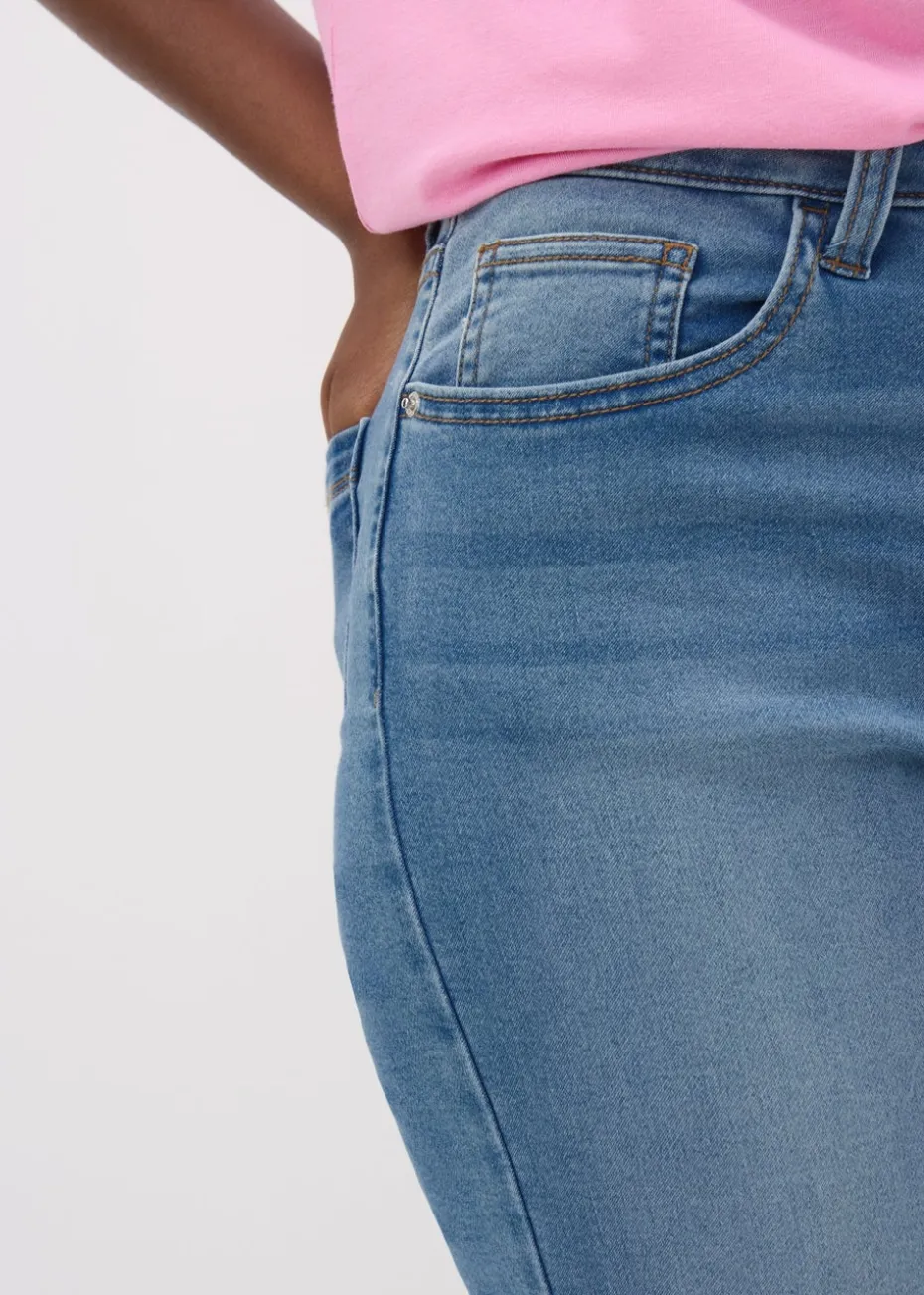 Papaya Petite Blue Light Wash Relaxed Fit Skinny Jeans