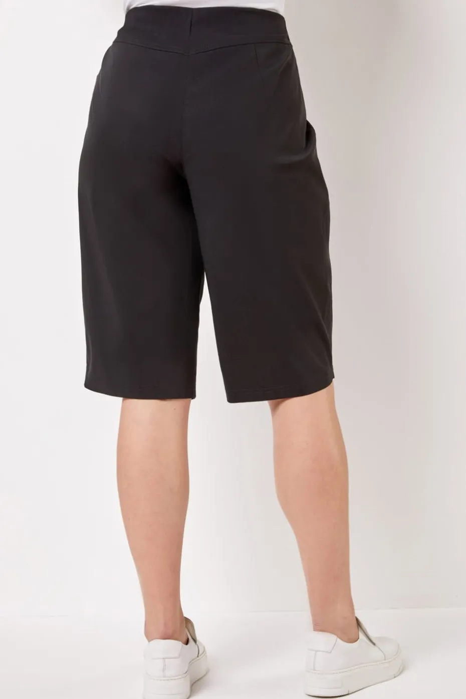 Roman Black Curve Knee Length Elastic Waist Shorts