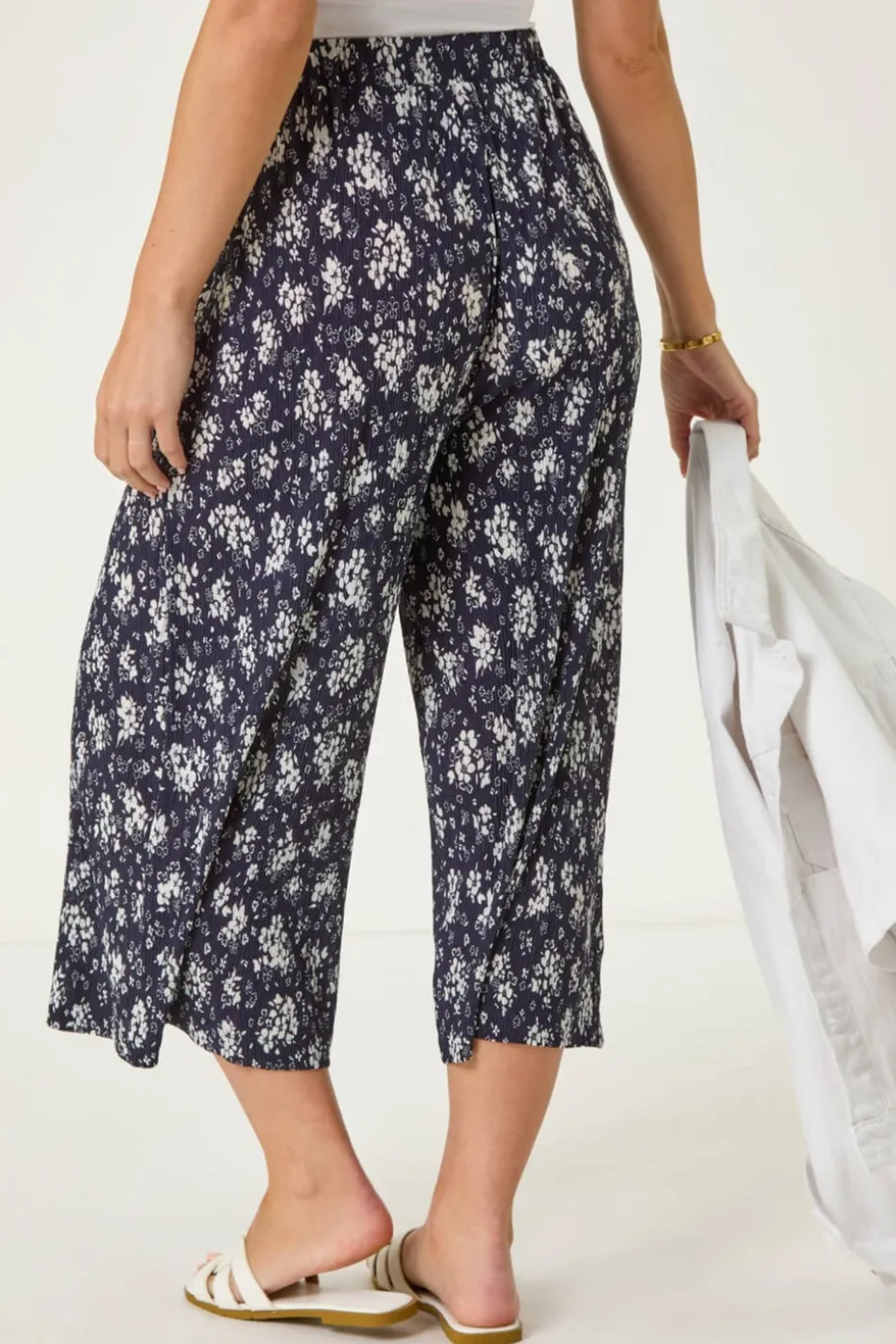 Roman Navy Petite Floral Crinkle Cropped Trouser