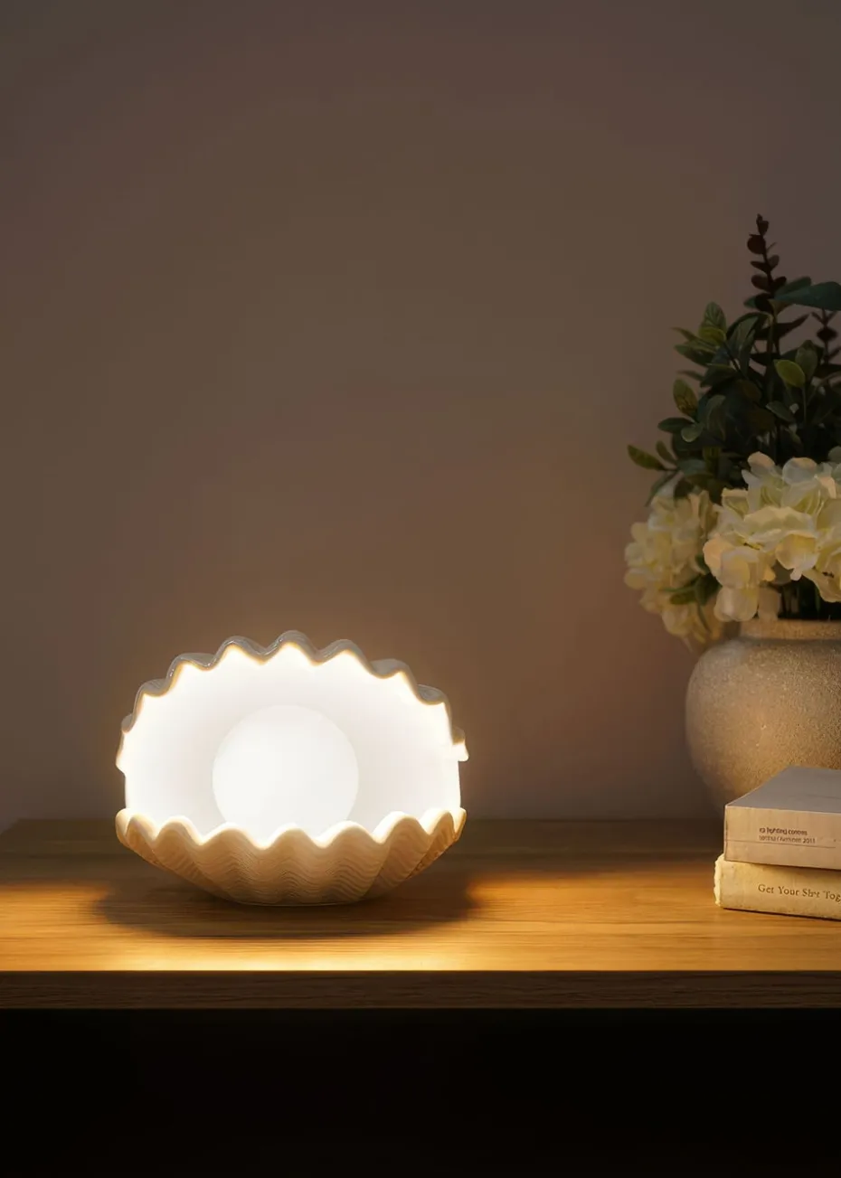 ValueLights Sammie White Ceramic Shell Table Lamp (15cm x 19.5cm x 18.5cm)