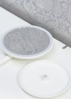 ValueLights White LED Make Up Mirror Bluetooth Speaker (33cm x 20cm x 18cm)