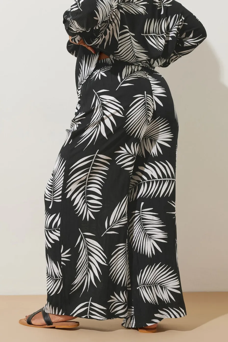 Yours Curve Black & White Palm Print Crinkle Wide Leg Trousers
